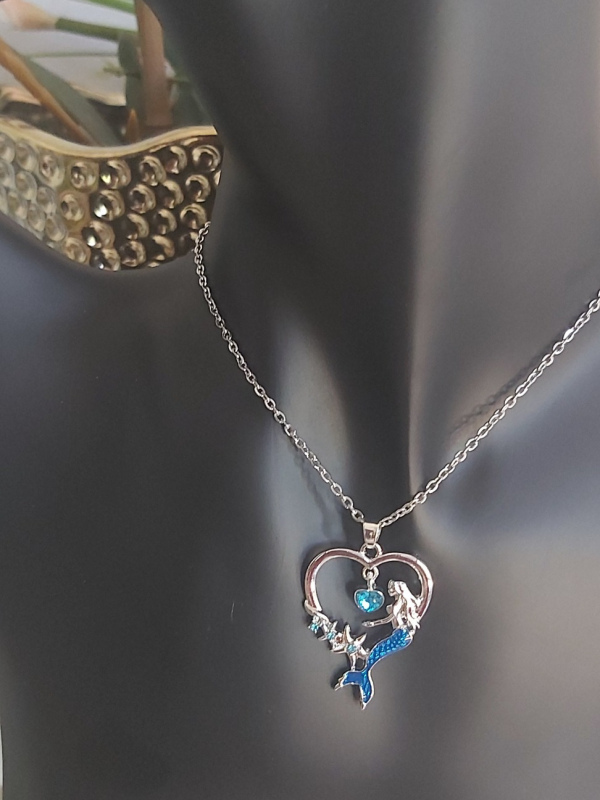 Exquisite Mermaid & Starfish Pendant Necklace